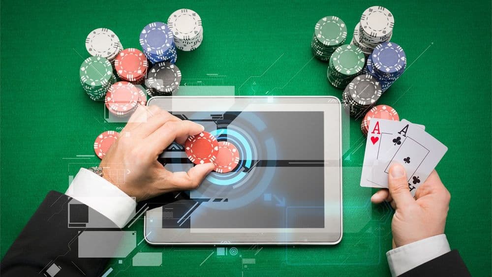 How a Smart Assistant App Turns Poker into a Math Problem